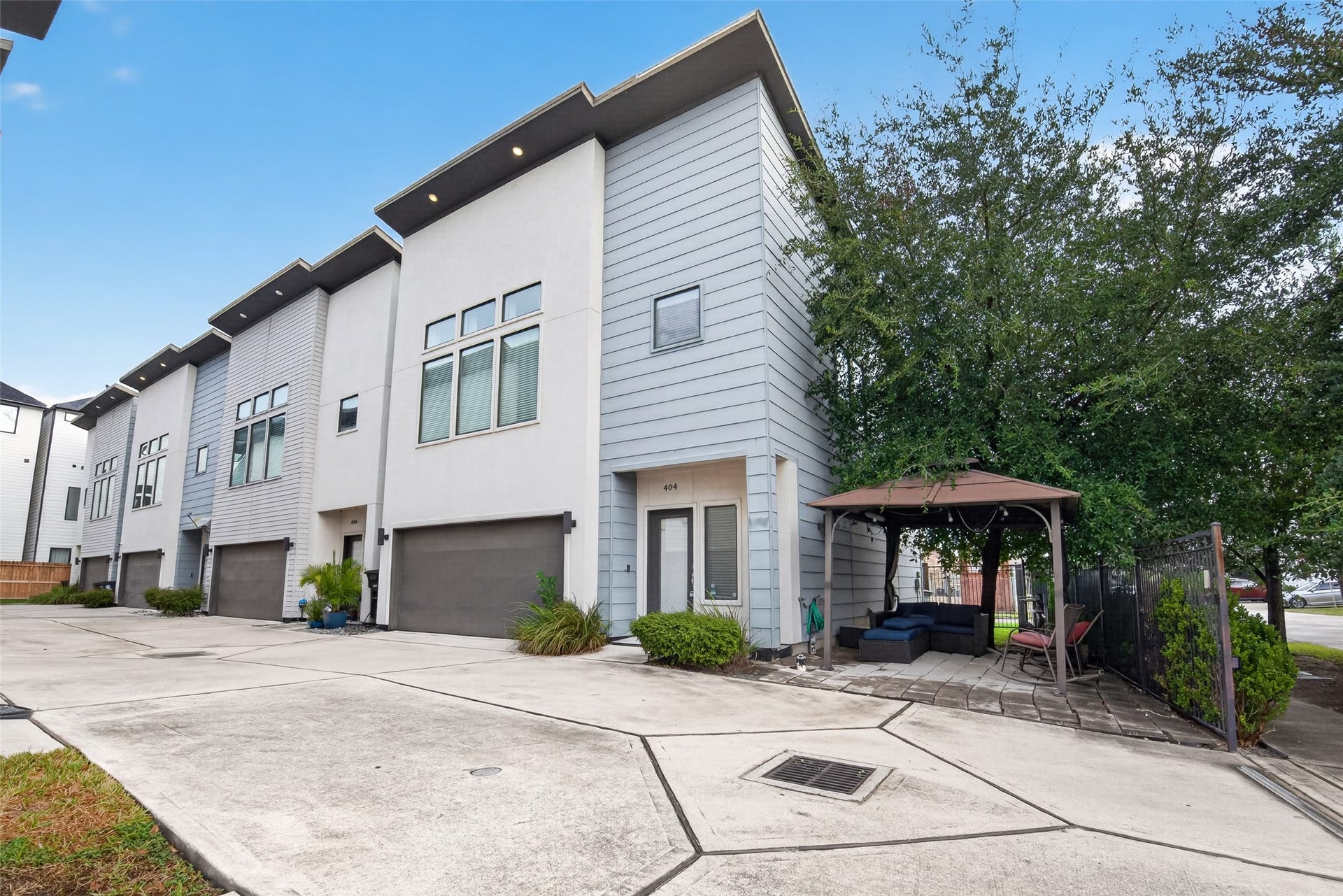 404 Drennan Street, Houston, TX 77003 Corner lot with patio area