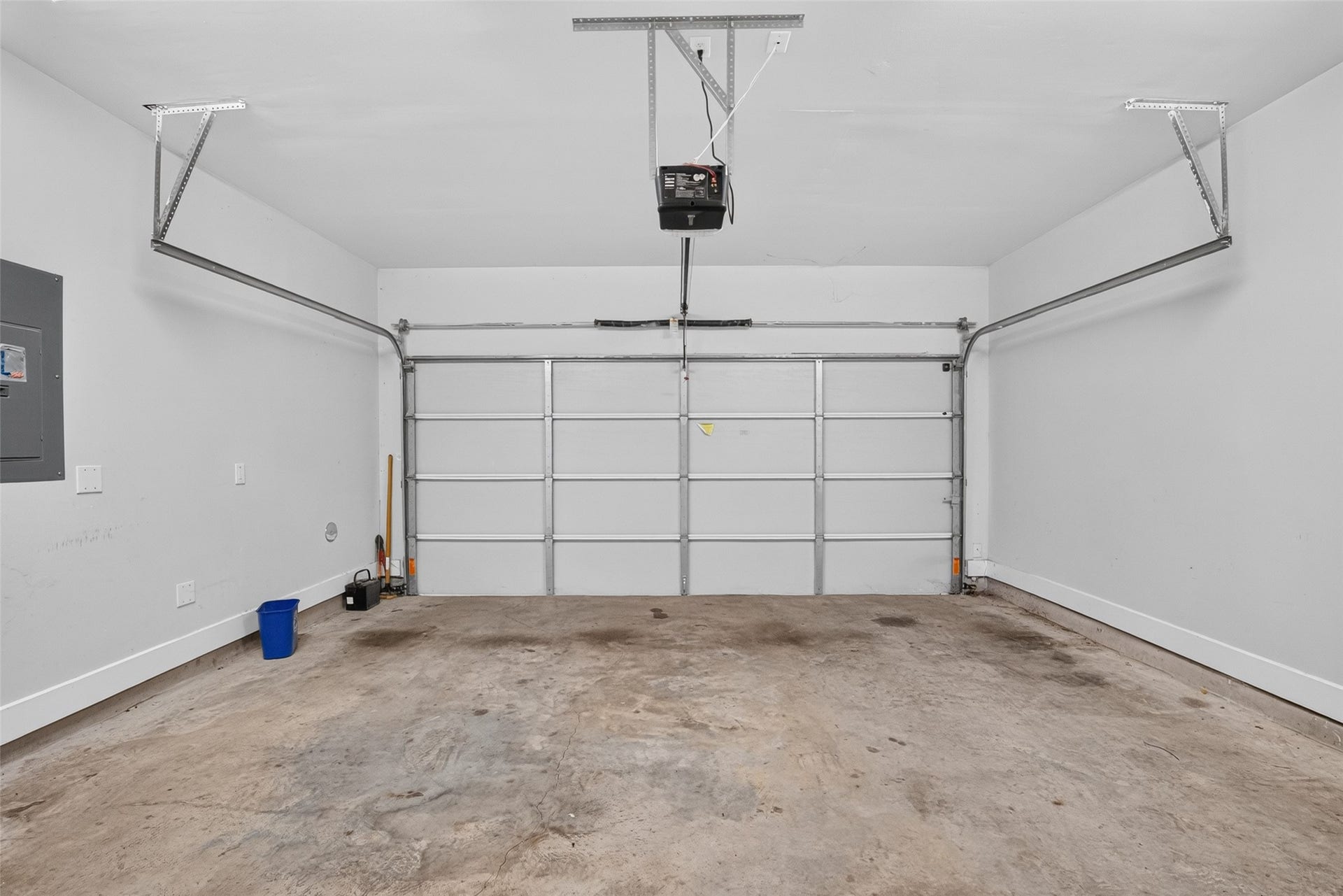 404 Drennan Street, Houston, TX 77003 2 car garage