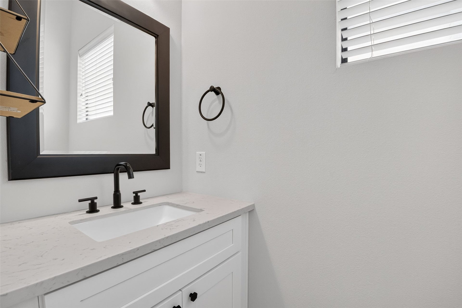 404 Drennan Street, Houston, TX 77003 Half Bathroom