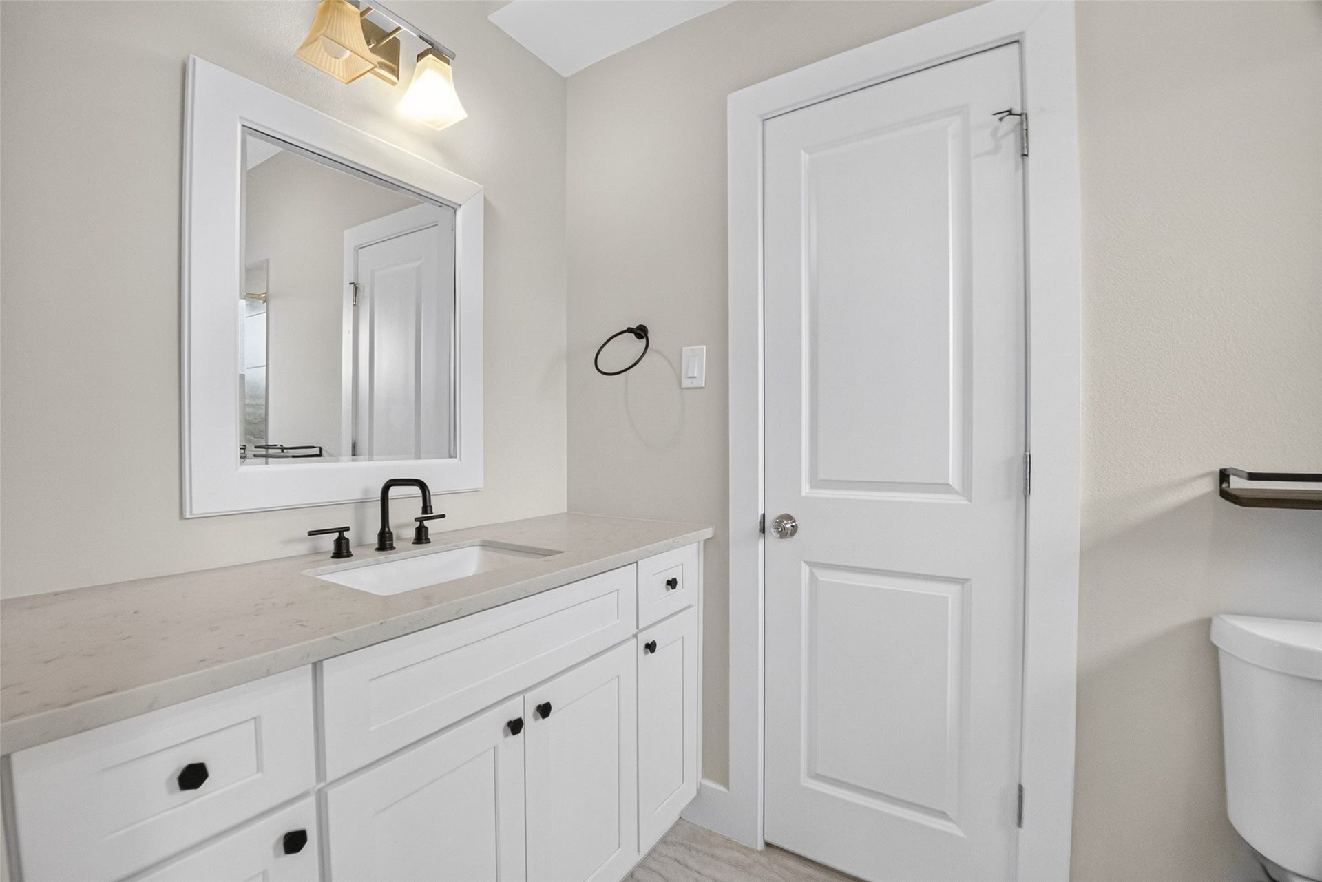 404 Drennan Street, Houston, TX 77003 Bathroom #2