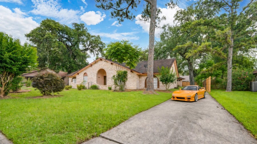 Property photo for 204 Nasturtium Street, Lake Jackson, TX