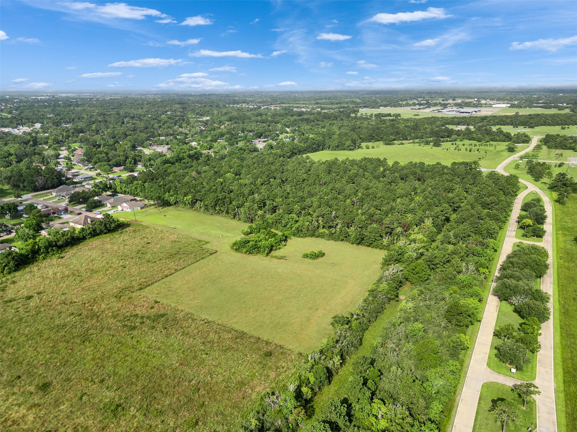 5924 Pecan Park, Hitchcock, TX 77563 Privacy, space, and nature all in one.