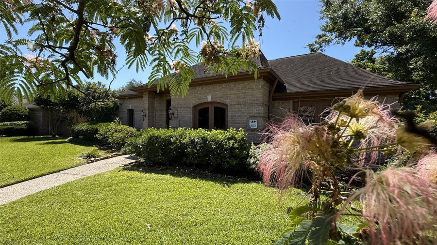 Property photo for 11527 Cedar Creek Drive, Houston, TX