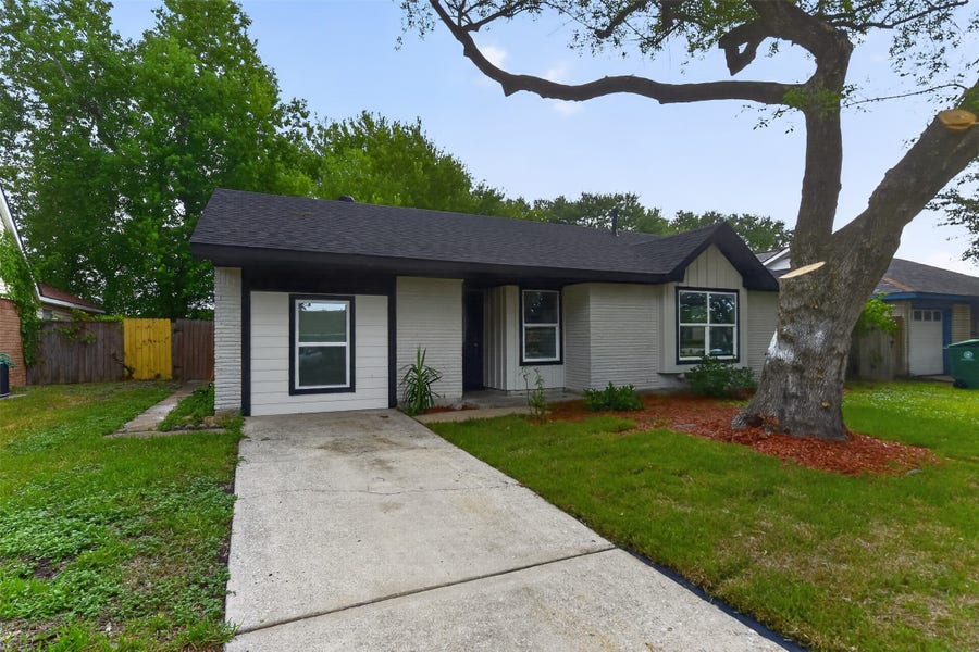 Property photo for 3318 Ripplebrook Drive, Houston, TX