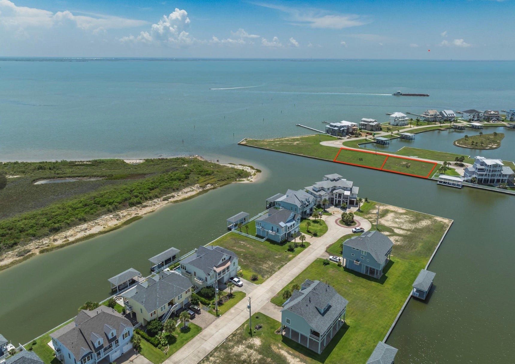 55 Water Key, Hitchcock, TX 77563 Gorgeous views of the water with unobstructed views