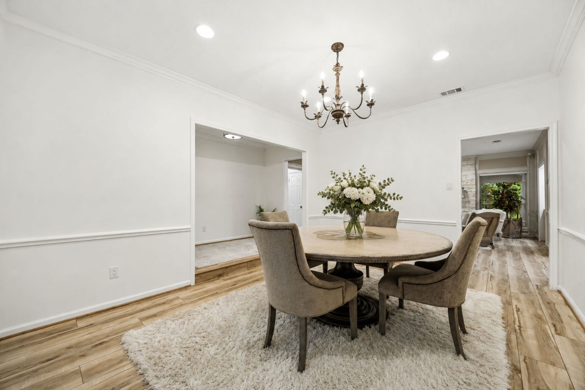 ELEGANT DINING AREA WITH NEUTRAL FINISHES, PERFECT FOR EVERYDAY DINING OR ENTERTAINING.