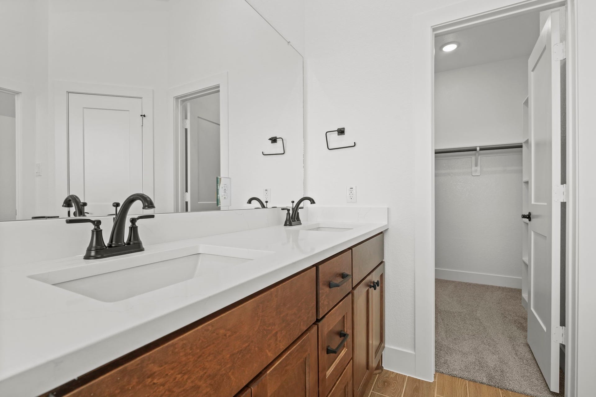 2811 Brandon Bluff Bend, Fulshear, TX 77441 2811 Brandon Bluff Bend, Fulshear, TX 77441