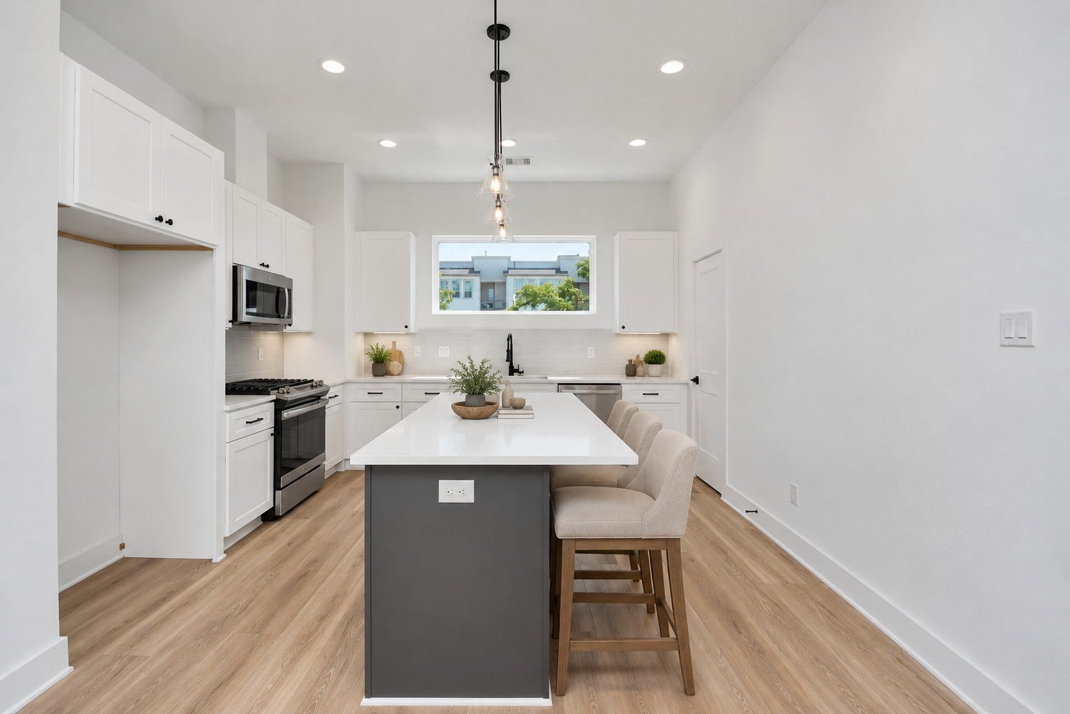 2854 Cline Street, Houston, TX 77020 Virtually staged kitchen