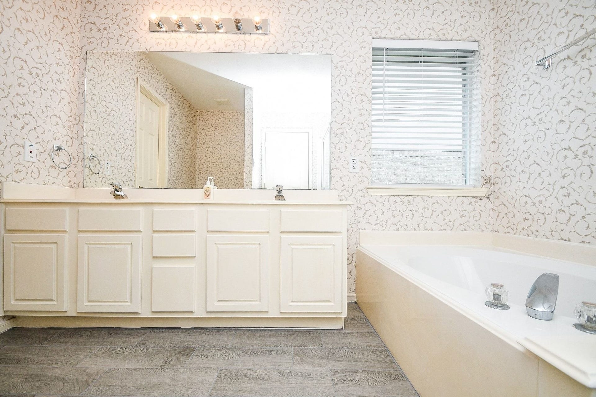 6811 Shelby Oaks Drive, Richmond, TX 77407