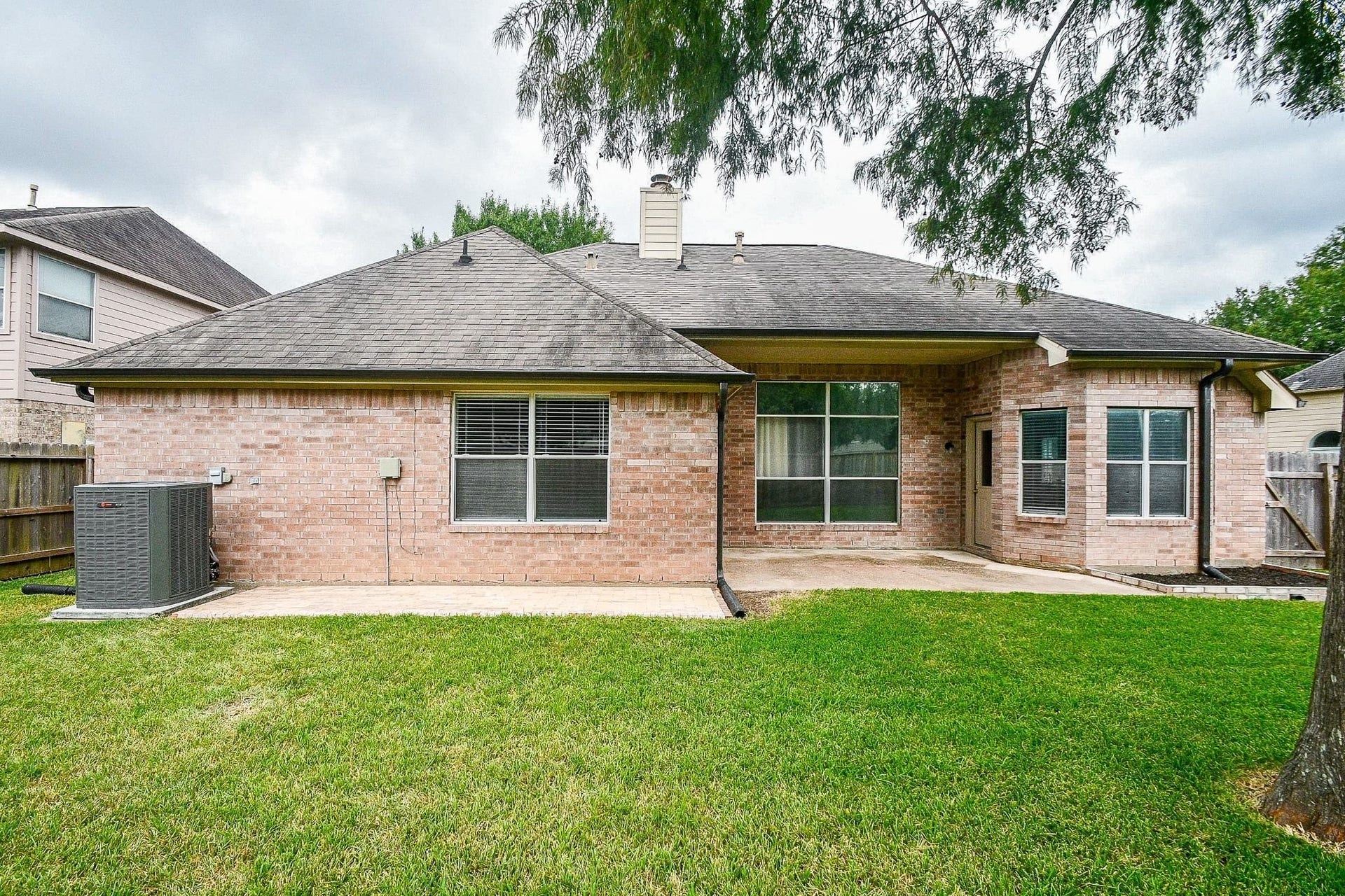 6811 Shelby Oaks Drive, Richmond, TX 77407