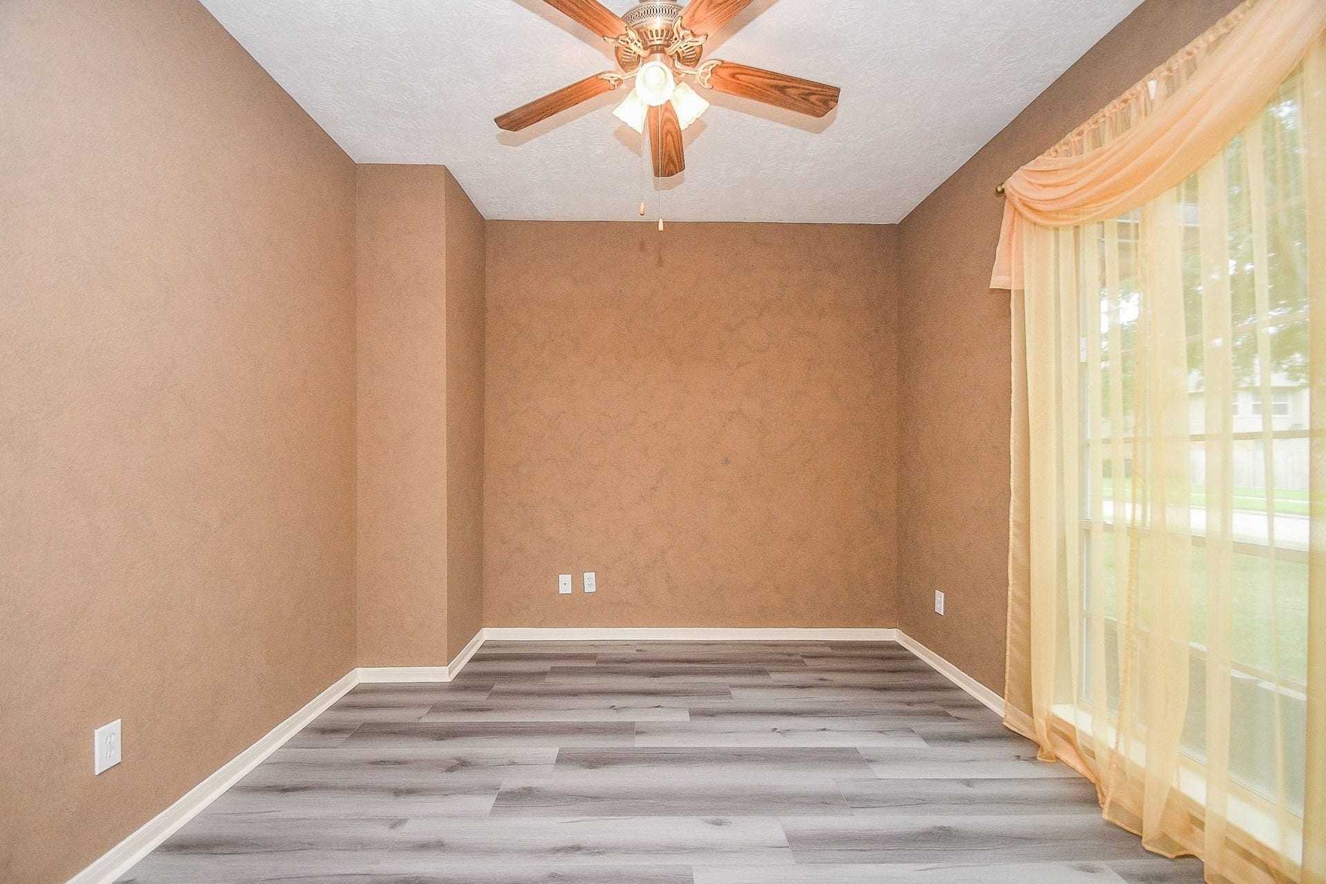 6811 Shelby Oaks Drive, Richmond, TX 77407