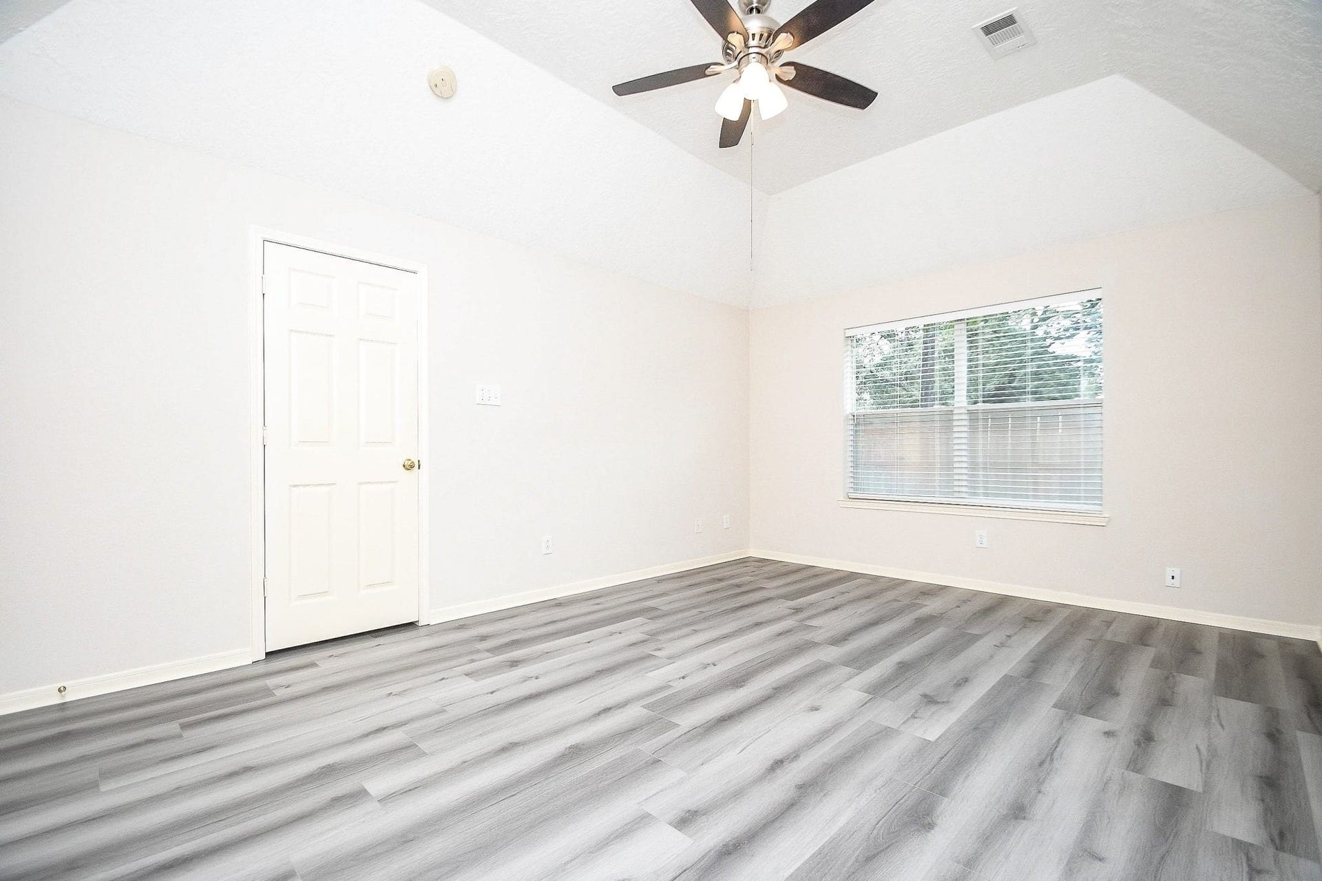 6811 Shelby Oaks Drive, Richmond, TX 77407