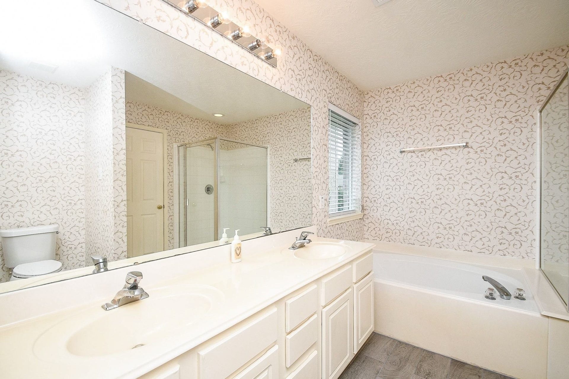 6811 Shelby Oaks Drive, Richmond, TX 77407