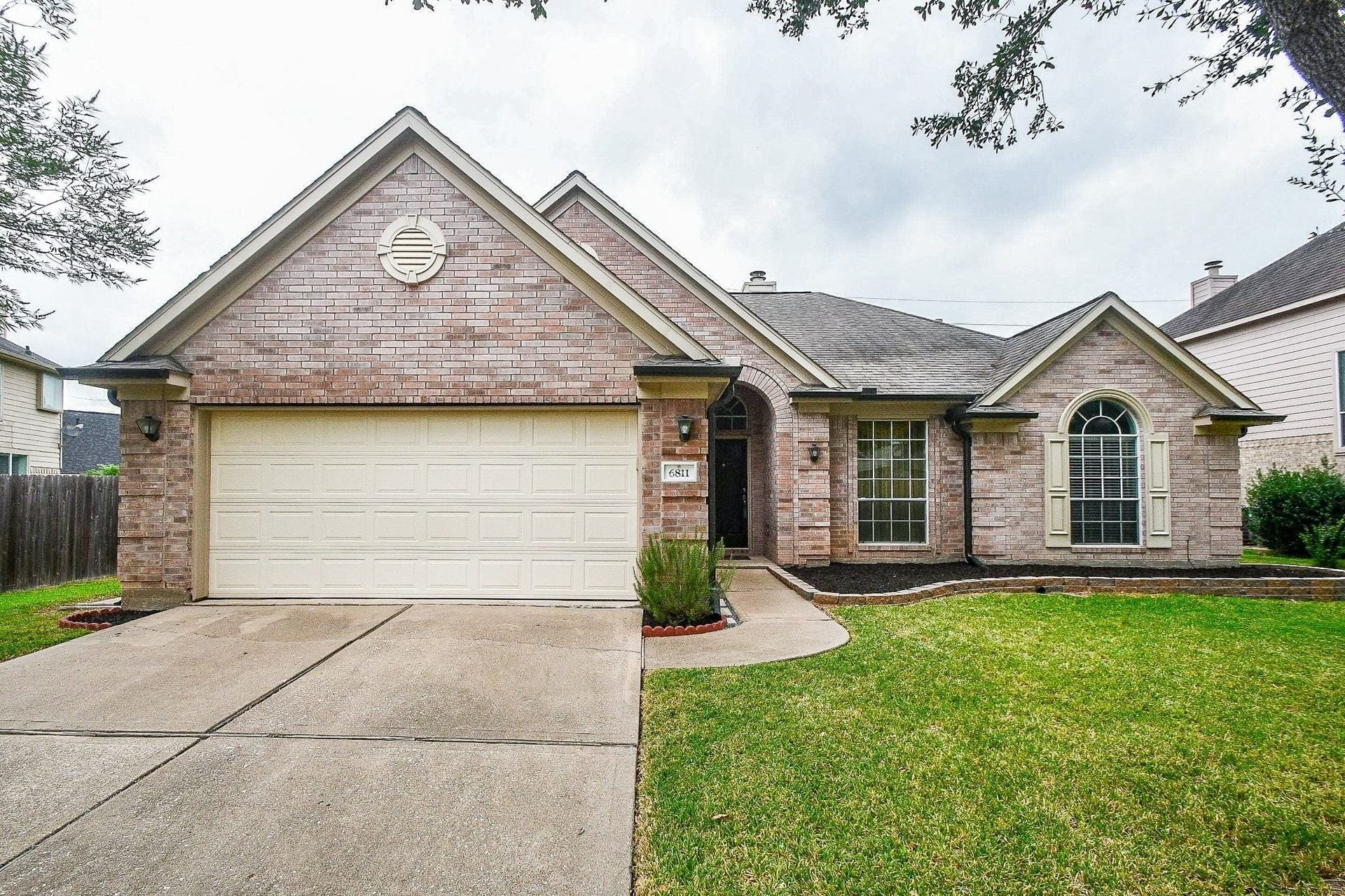 6811 Shelby Oaks Drive, Richmond, TX 77407