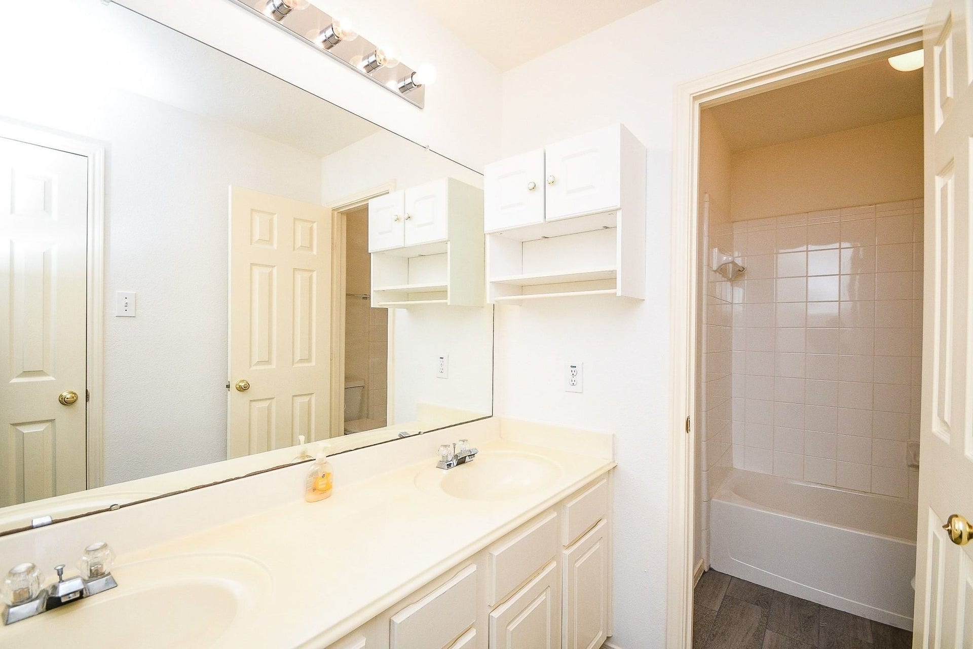 6811 Shelby Oaks Drive, Richmond, TX 77407