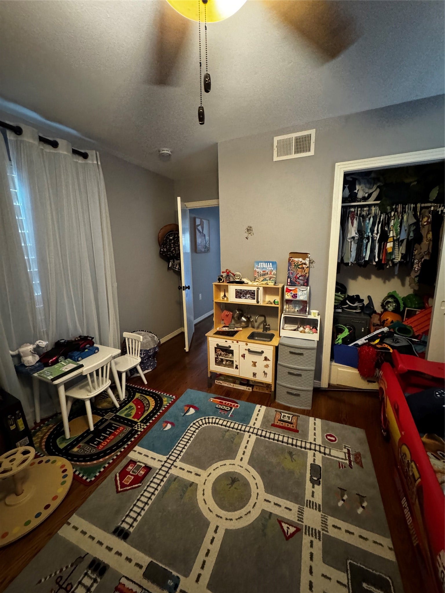 854 T C Jester Boulevard, Houston, TX 77008