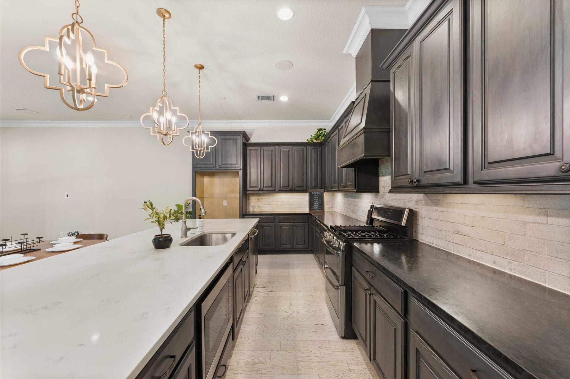 118 Stadium Drive, Sugar Land, TX 77498