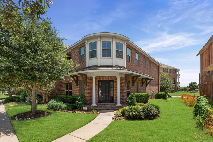 Property photo for 118 Stadium Drive, Sugar Land, TX