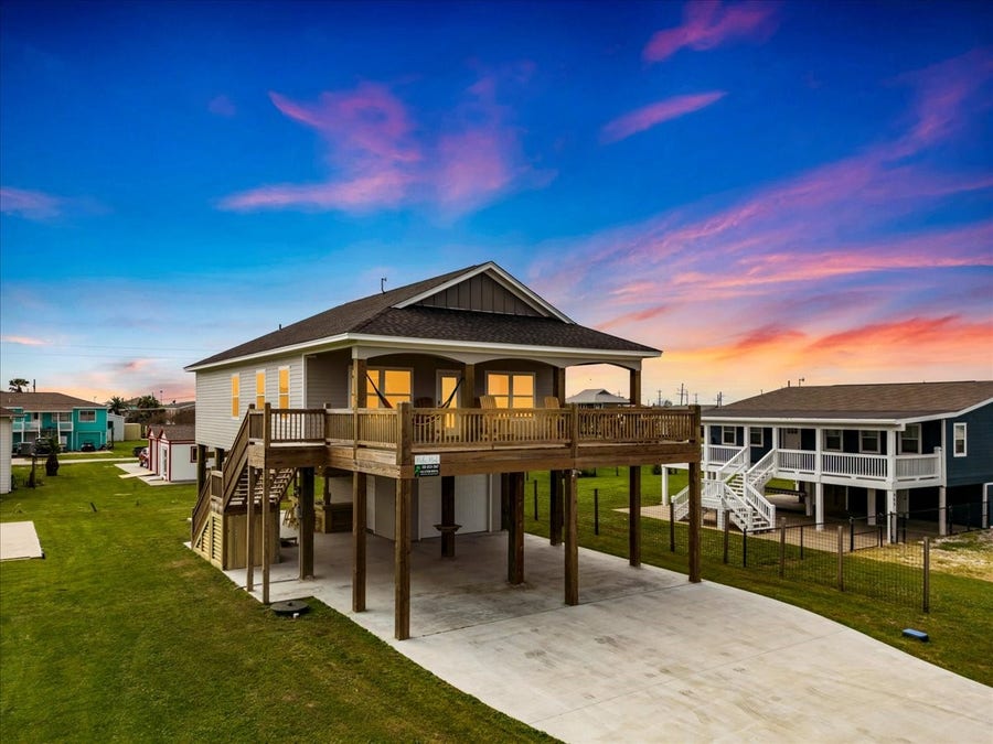 Property photo for 961 Palmetto Drive, Crystal Beach, TX