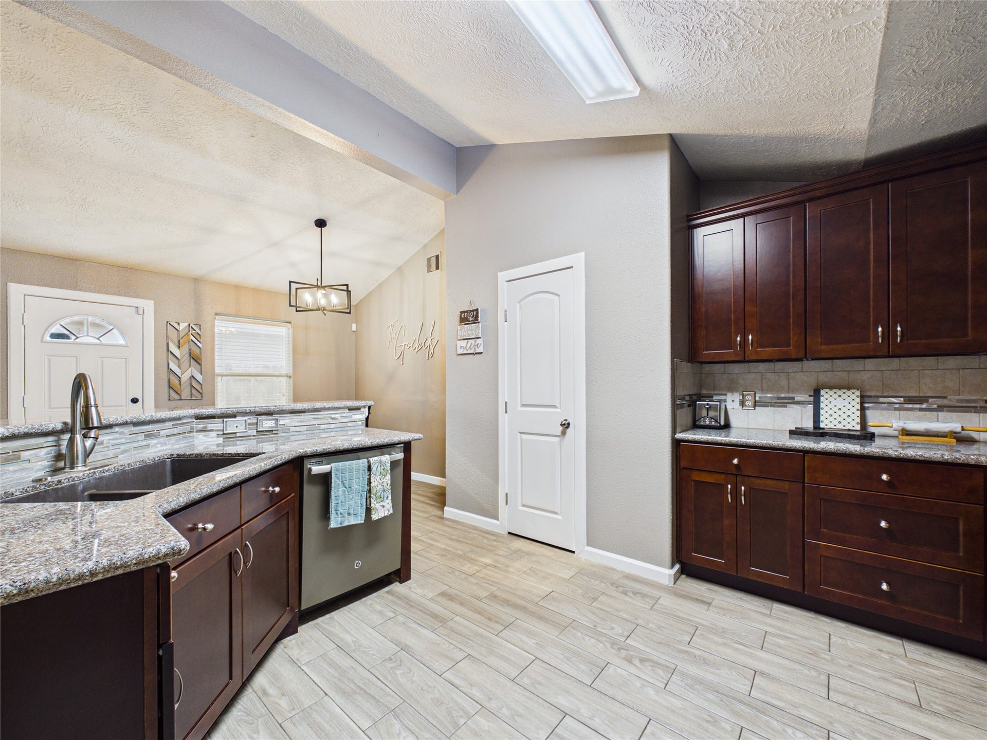 9022 Barracuda Drive, Texas City, TX 77591 A spacious kitchen featuring storage and a nice size pantry.