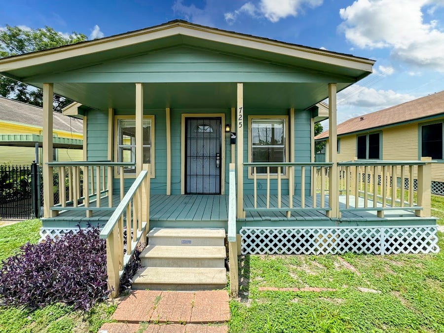 Property photo for 725 E 32nd Street, Houston, TX