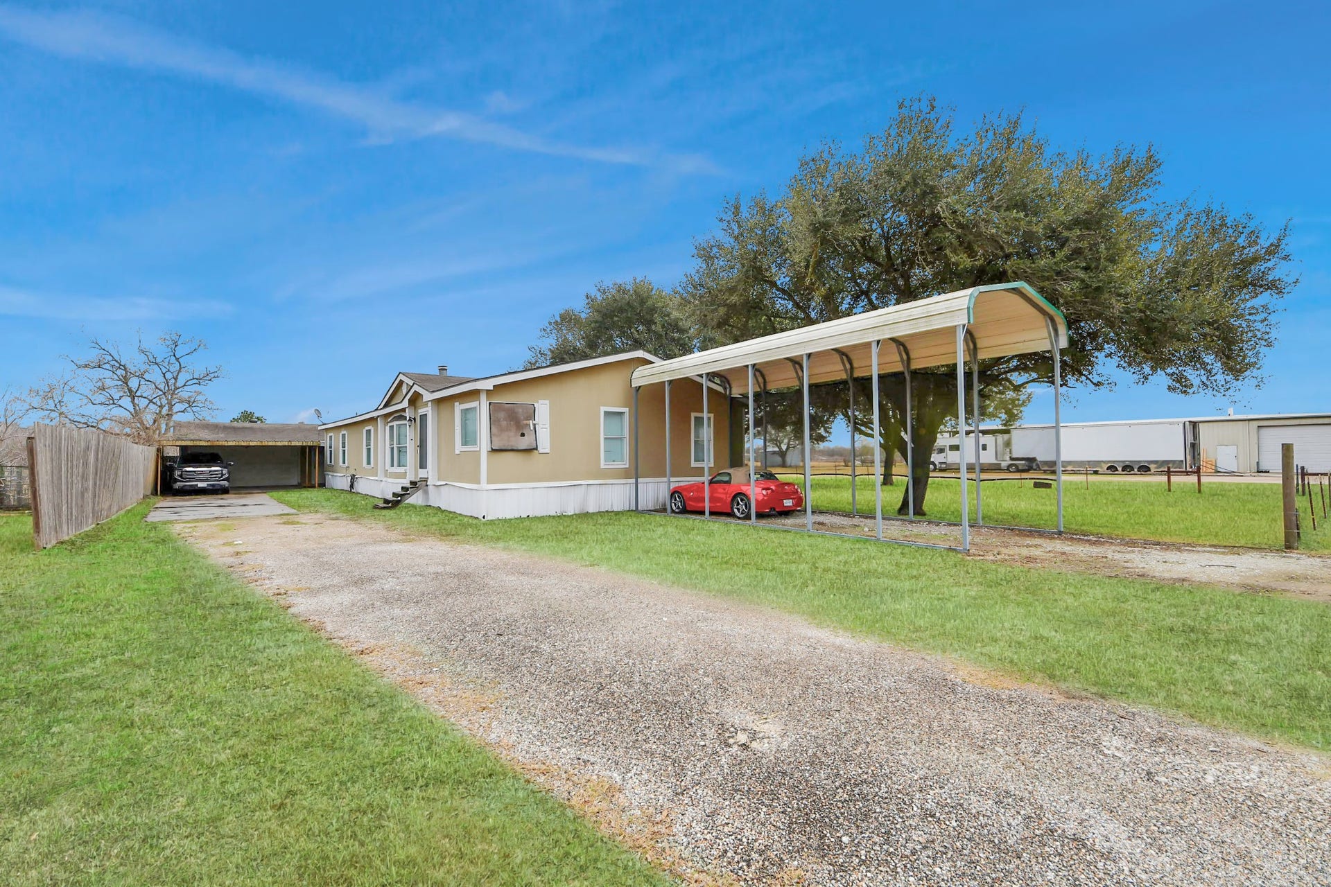 17115 County Road 831, Pearland, TX 77584 2,432 sq ft 4-bedroom 3 bath manufactured home with 2 car garage and carport.