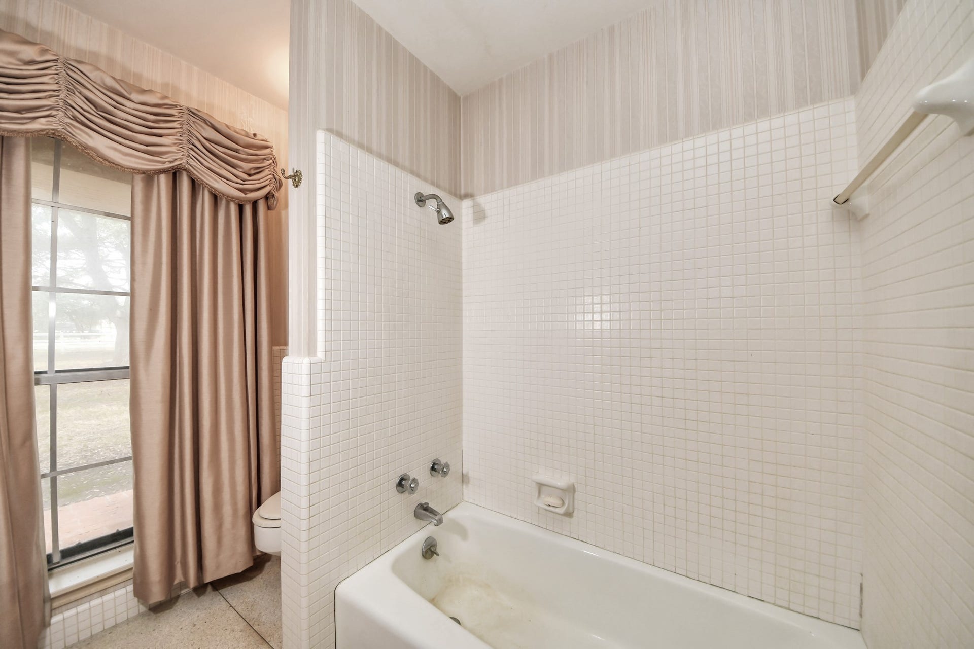 17115 County Road 831, Pearland, TX 77584 Tub/shower combo