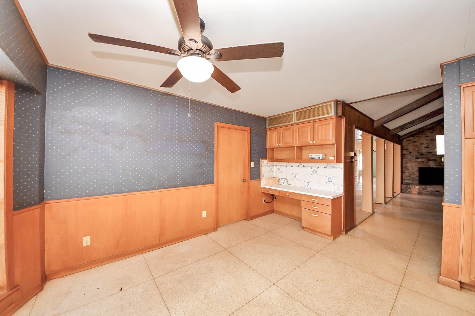 17115 County Road 831, Pearland, TX 77584 Dining room overlooks the kitchen and living room