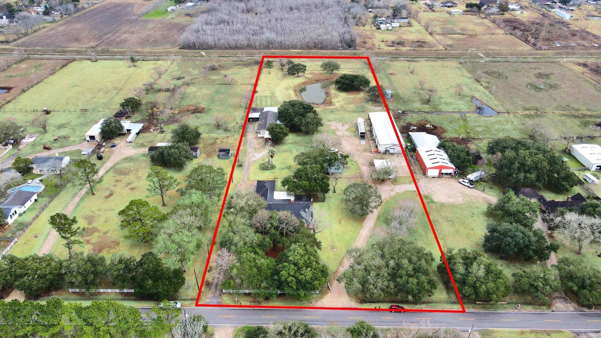 17115 County Road 831, Pearland, TX 77584 With a vision and some TLC this could be your perfect set up! Manufactured home and shop are currently leased out.