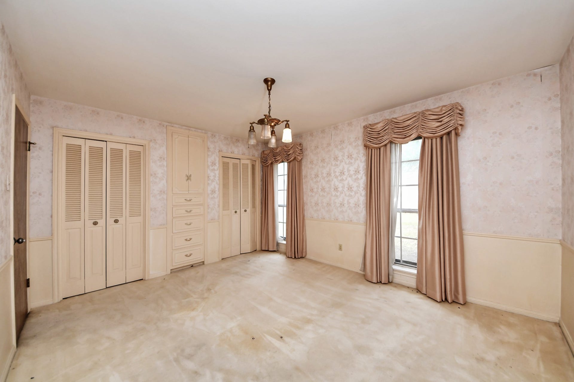 17115 County Road 831, Pearland, TX 77584 First spare bedroom with built-ins.