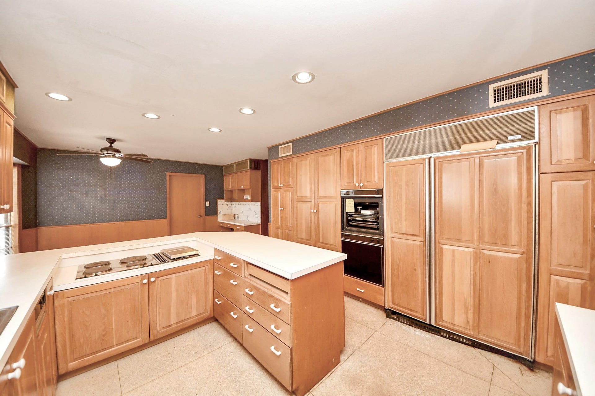 17115 County Road 831, Pearland, TX 77584 Ample cabinet space, built-in fridge and pantry.