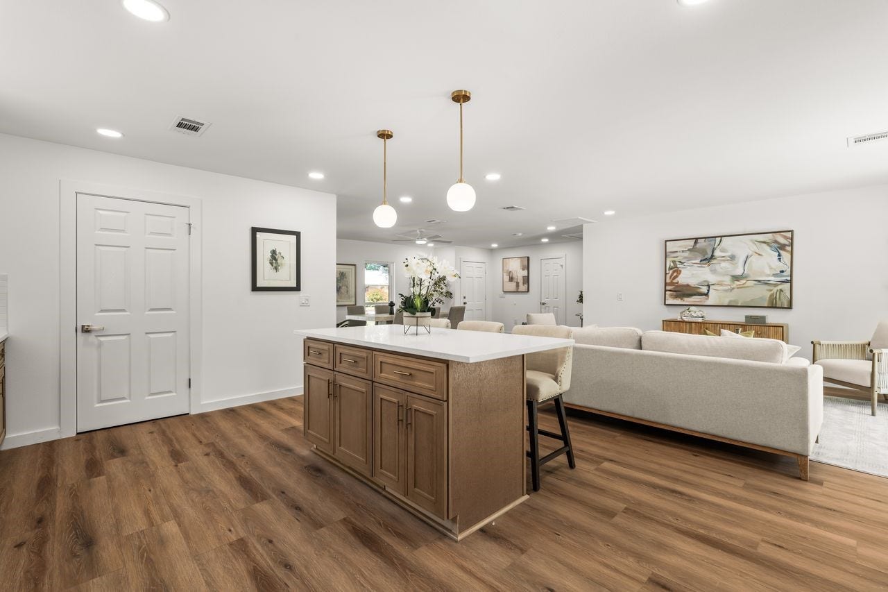 5207 Hummingbird Street, Houston, TX 77035 5207 Hummingbird Street, Houston, TX 77035