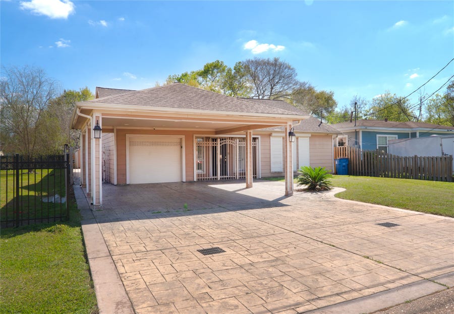 Property photo for 910 Avenue J, South Houston, TX