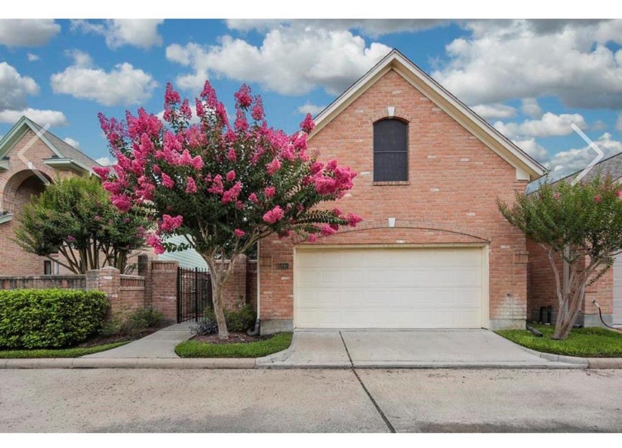 Property photo for 6990 Oakwood Park, Houston, TX