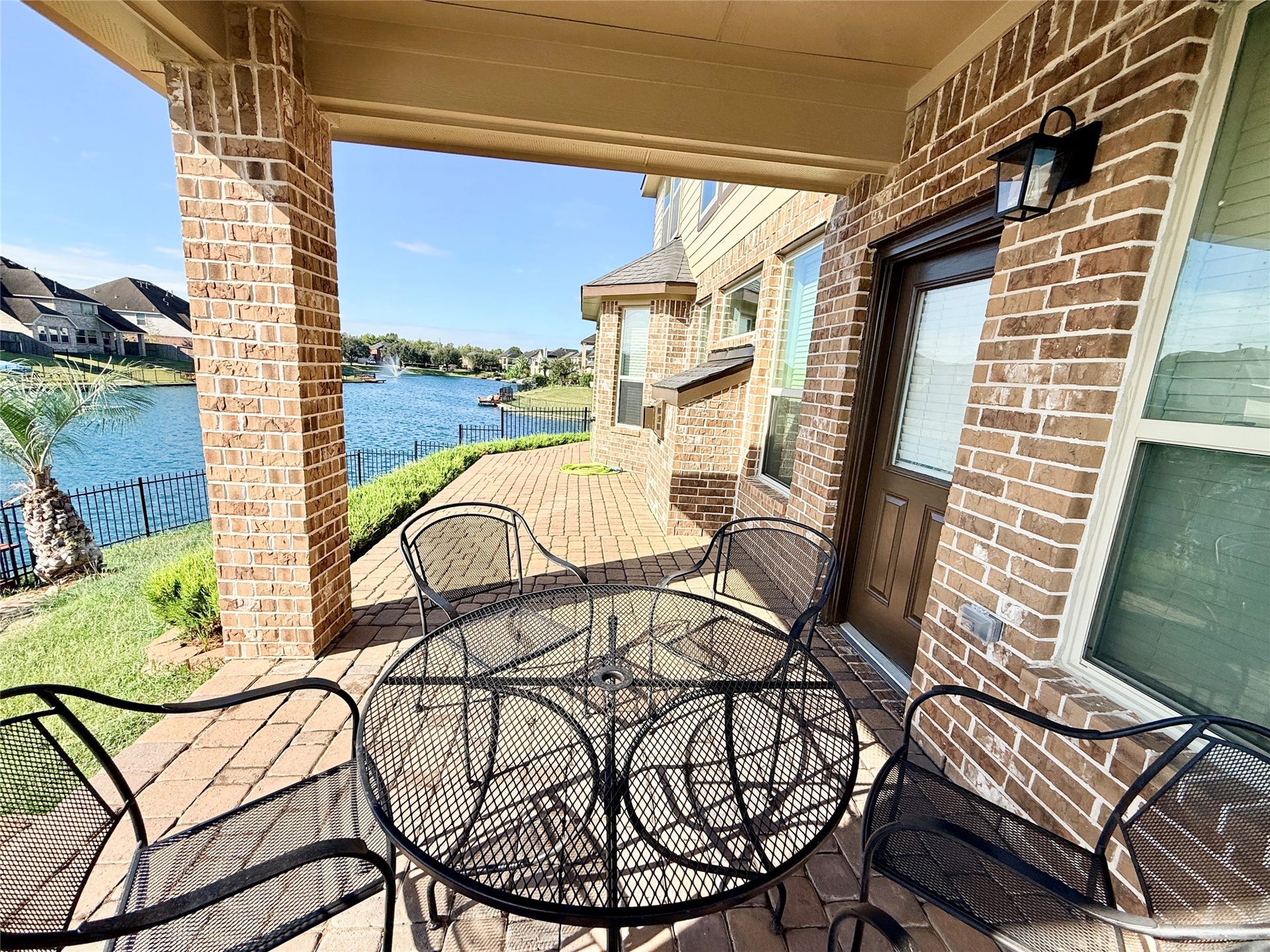 3951 Amalfi Shores Court, Missouri City, TX 77459 covered patio on the lake (table stays with home)