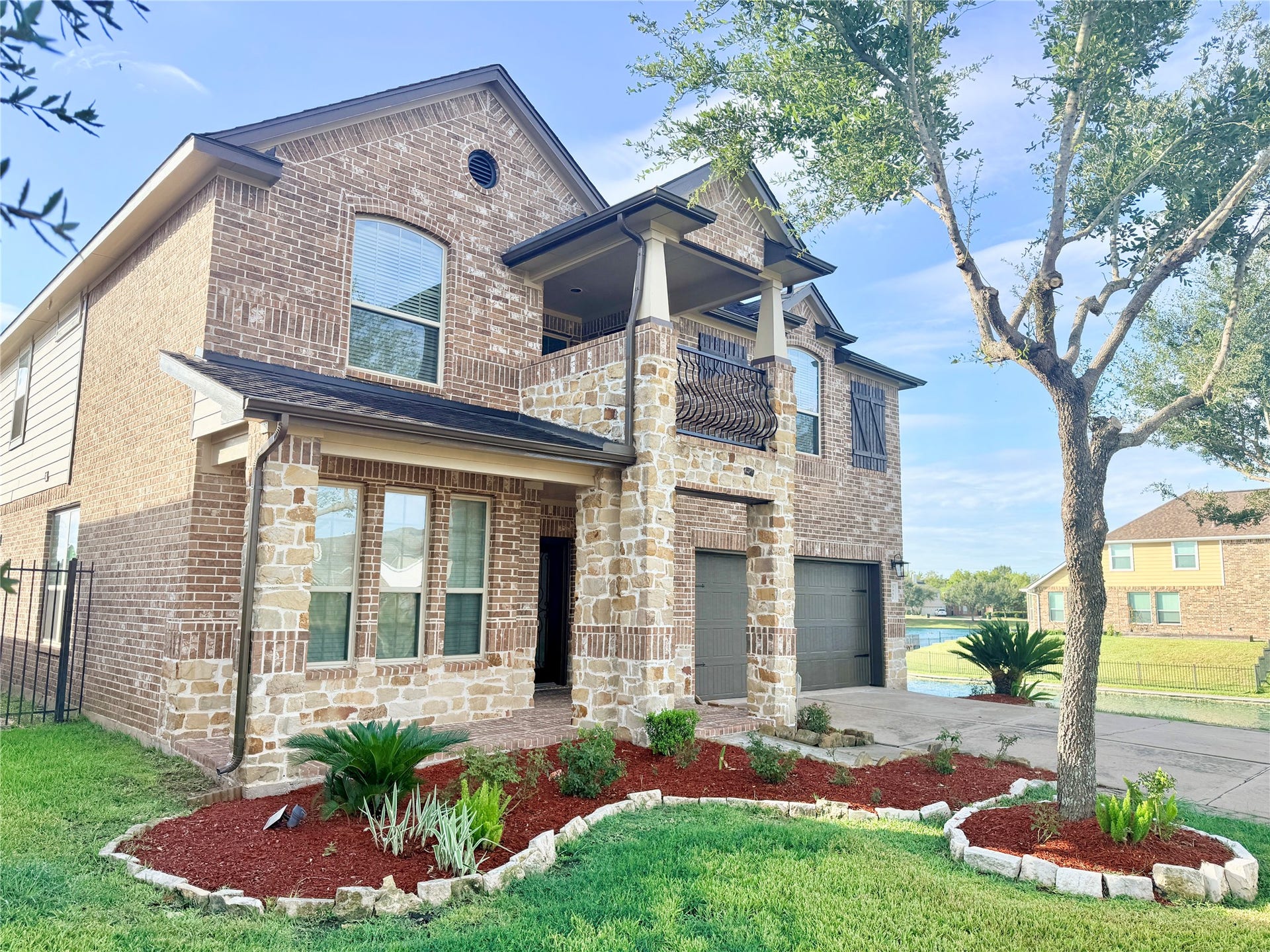 3951 Amalfi Shores Court, Missouri City, TX 77459 lakefront front/side balcony in cul-de-sac with private pier for resident fishing and pedal boating