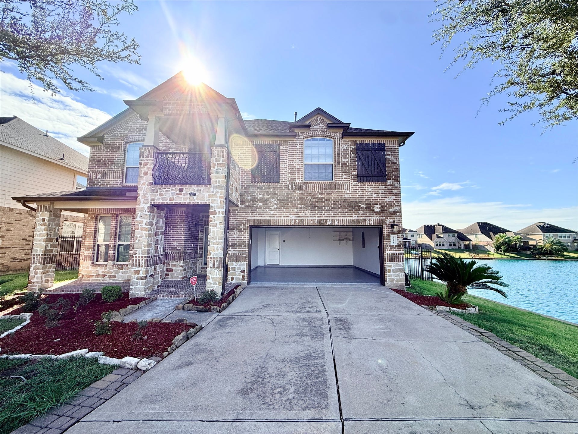 3951 Amalfi Shores Court, Missouri City, TX 77459 lakefront home w/ epoxy garage paint on the lake