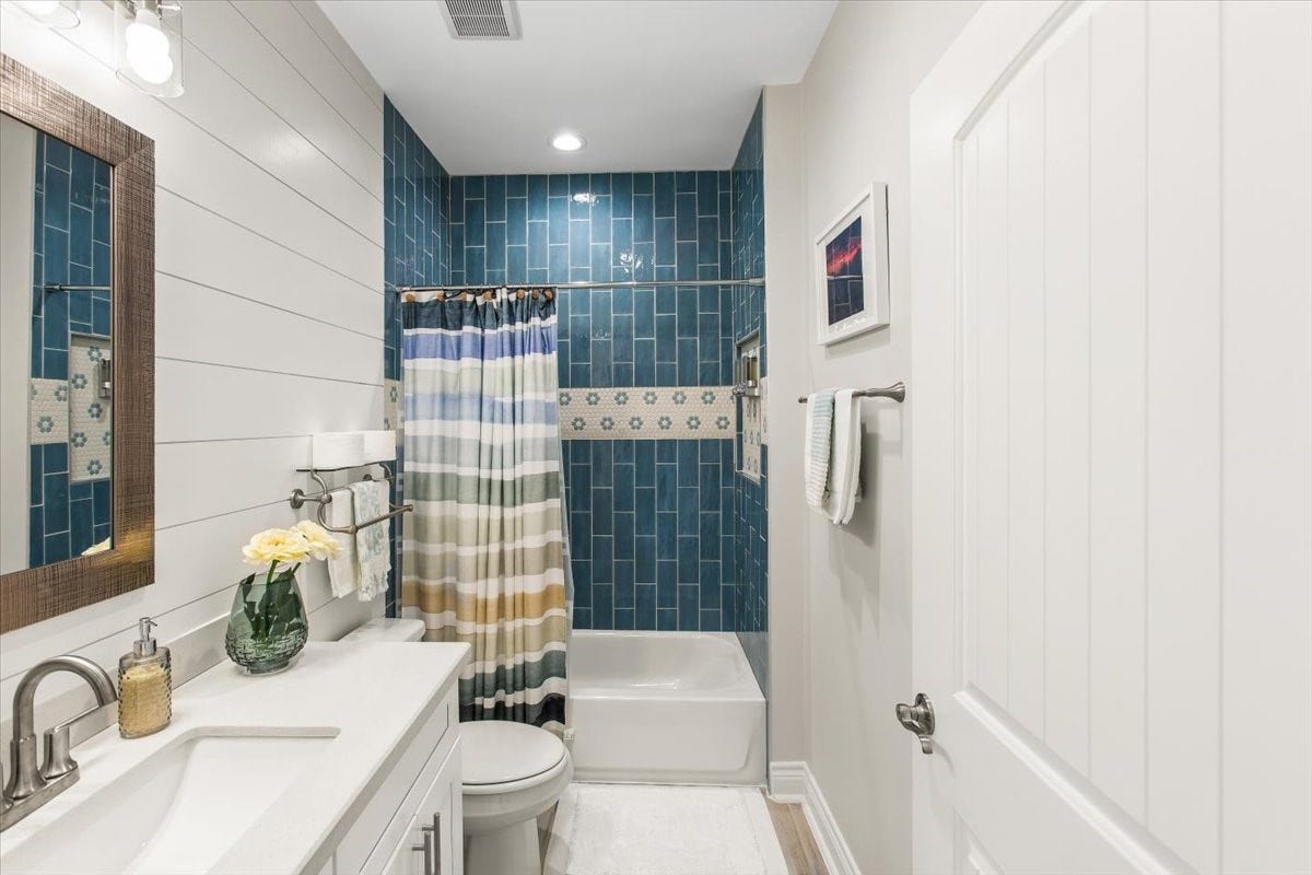 3211 Avenue K, Galveston, TX 77550 Second floor bathroom