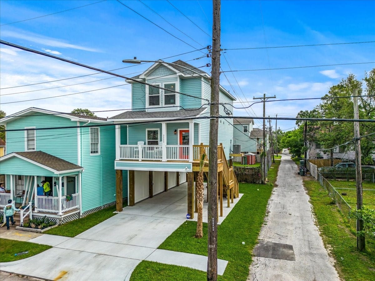 3211 Avenue K, Galveston, TX 77550 Elevated construction allows for off street parking or outdoor entertainment.