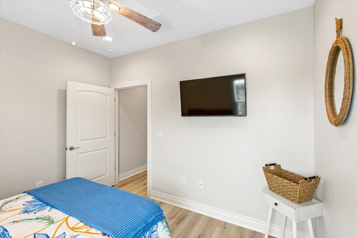 3211 Avenue K, Galveston, TX 77550 TV's included!