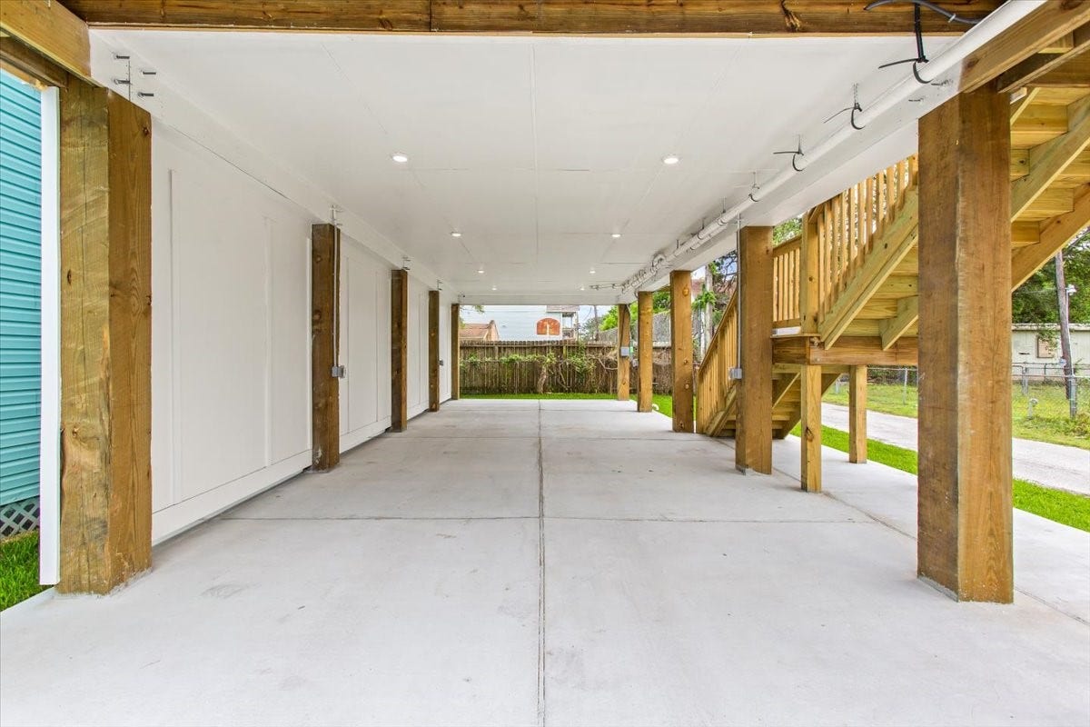 3211 Avenue K, Galveston, TX 77550 Ground floor entertainment space or off street parking.