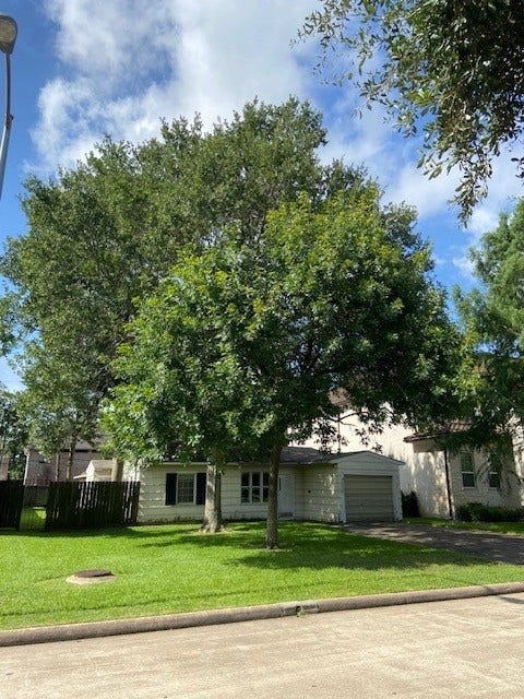 Property photo for 5213 Linden Street, Bellaire, TX
