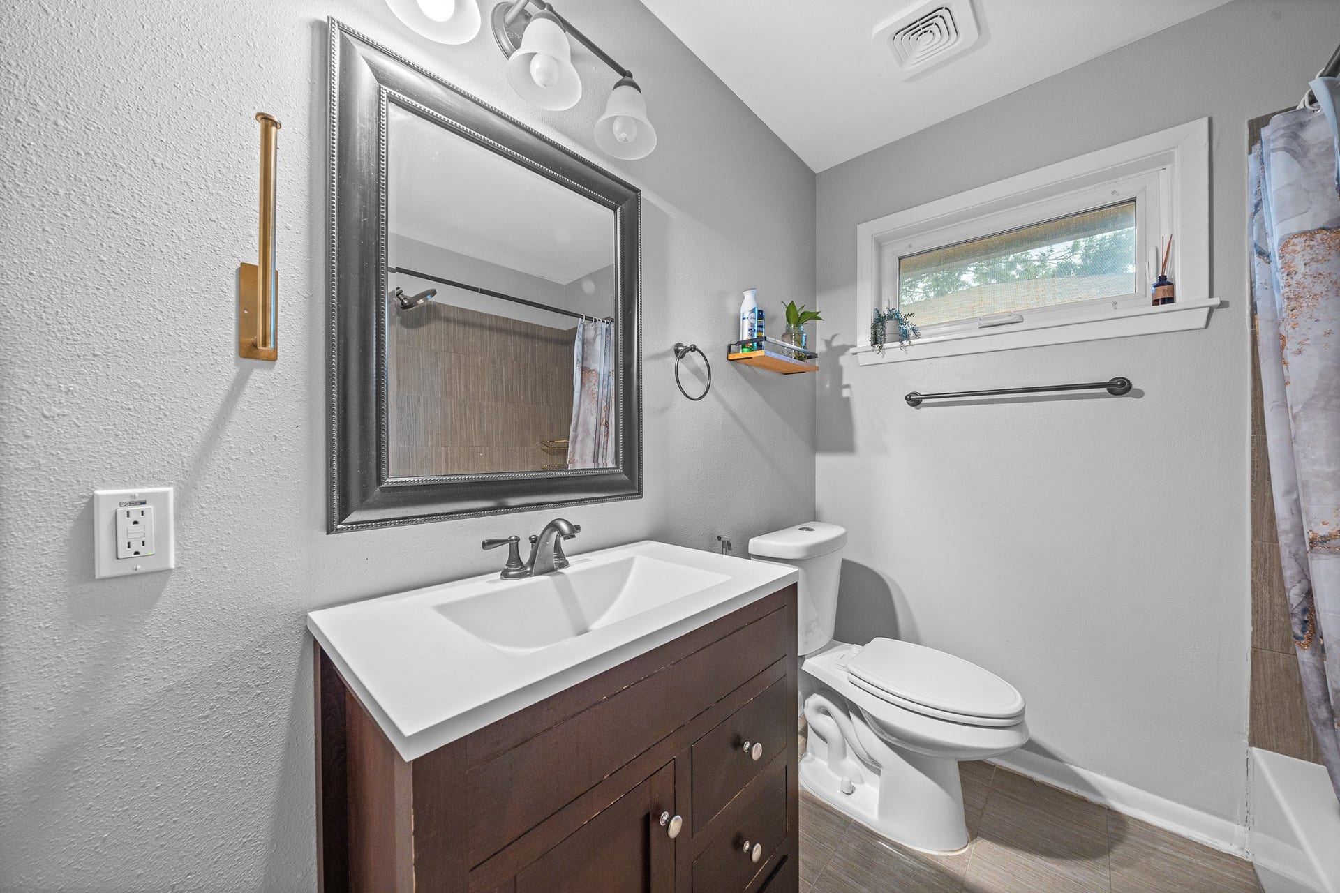 5606 Warm Springs Road, Houston, TX 77035 5606 Warm Springs Road, Houston, TX 77035
