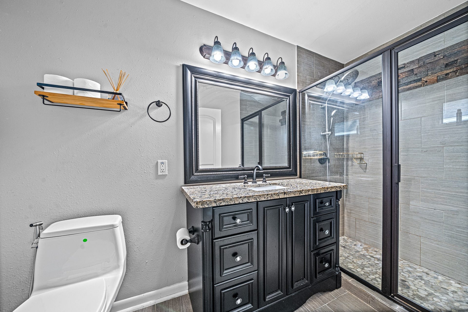 5606 Warm Springs Road, Houston, TX 77035 5606 Warm Springs Road, Houston, TX 77035