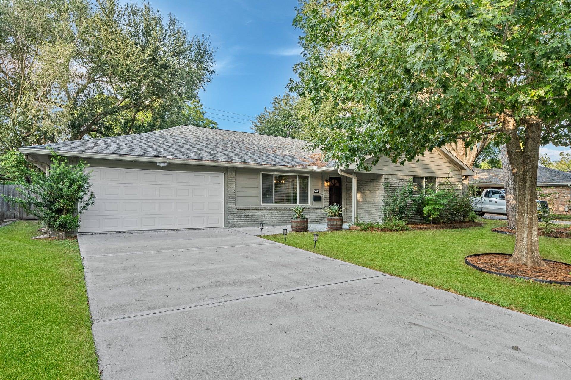 5606 Warm Springs Road, Houston, TX 77035 5606 Warm Springs Road, Houston, TX 77035