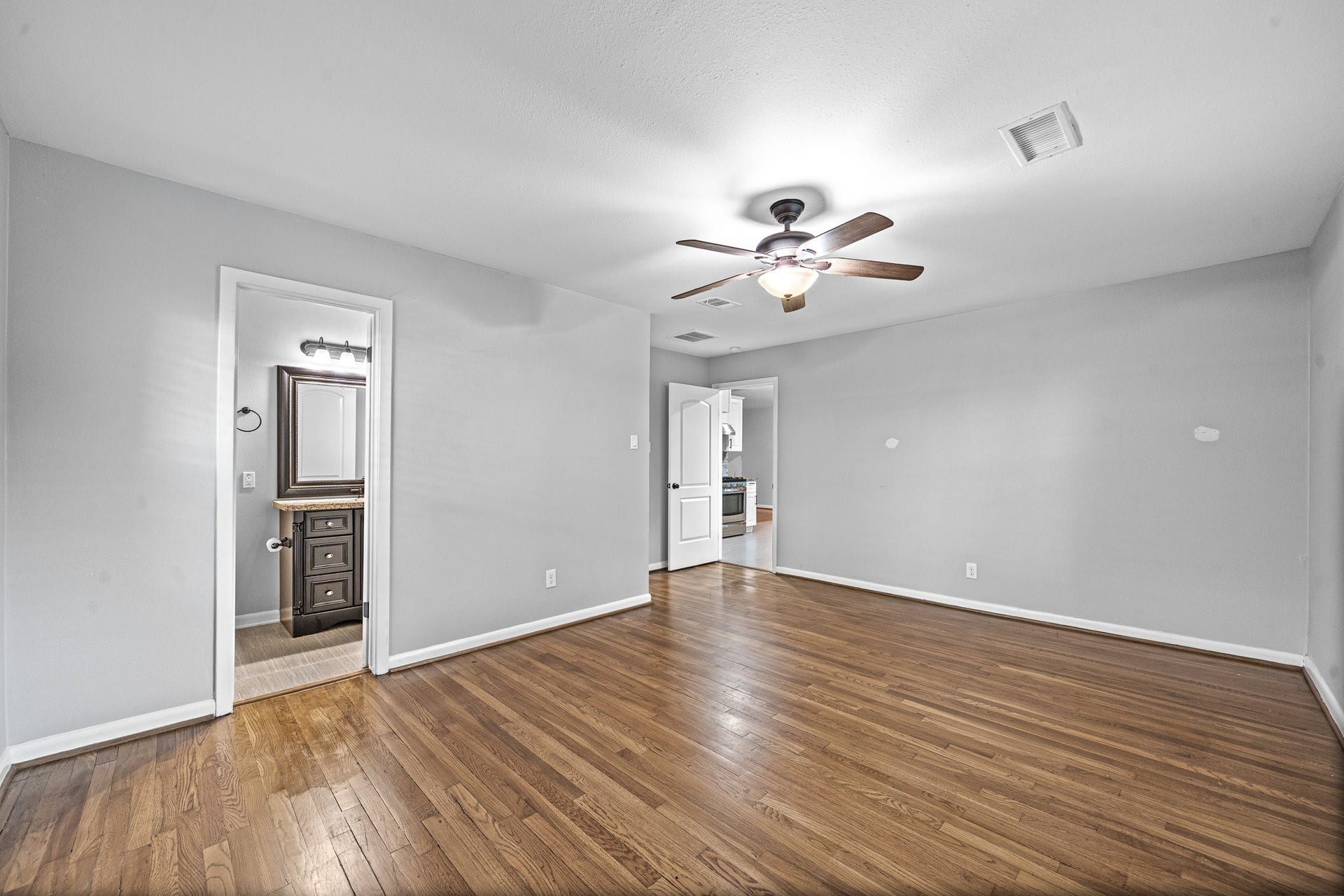 5606 Warm Springs Road, Houston, TX 77035 5606 Warm Springs Road, Houston, TX 77035