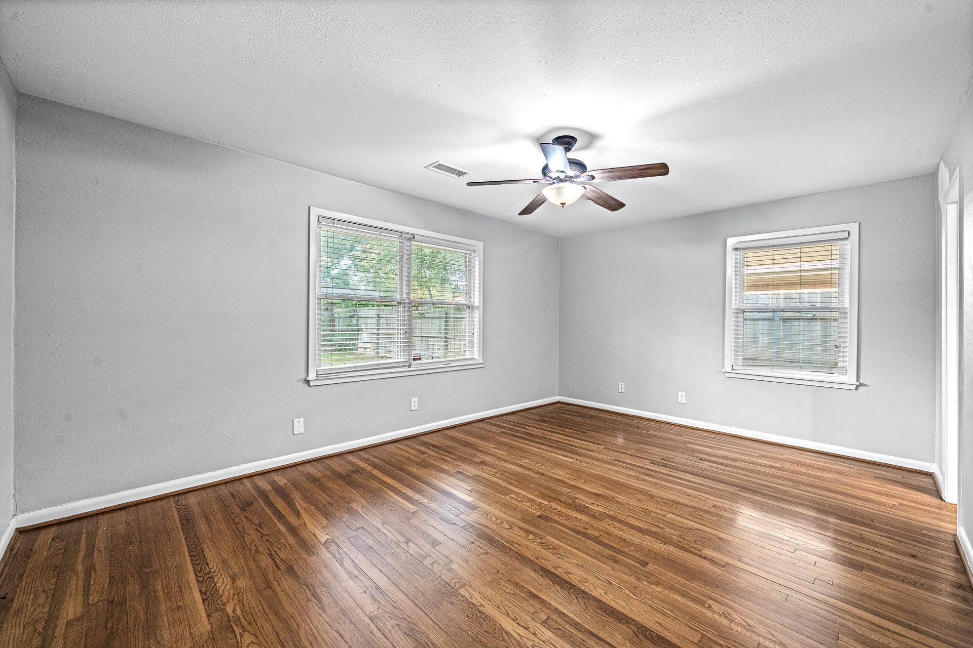 5606 Warm Springs Road, Houston, TX 77035 5606 Warm Springs Road, Houston, TX 77035
