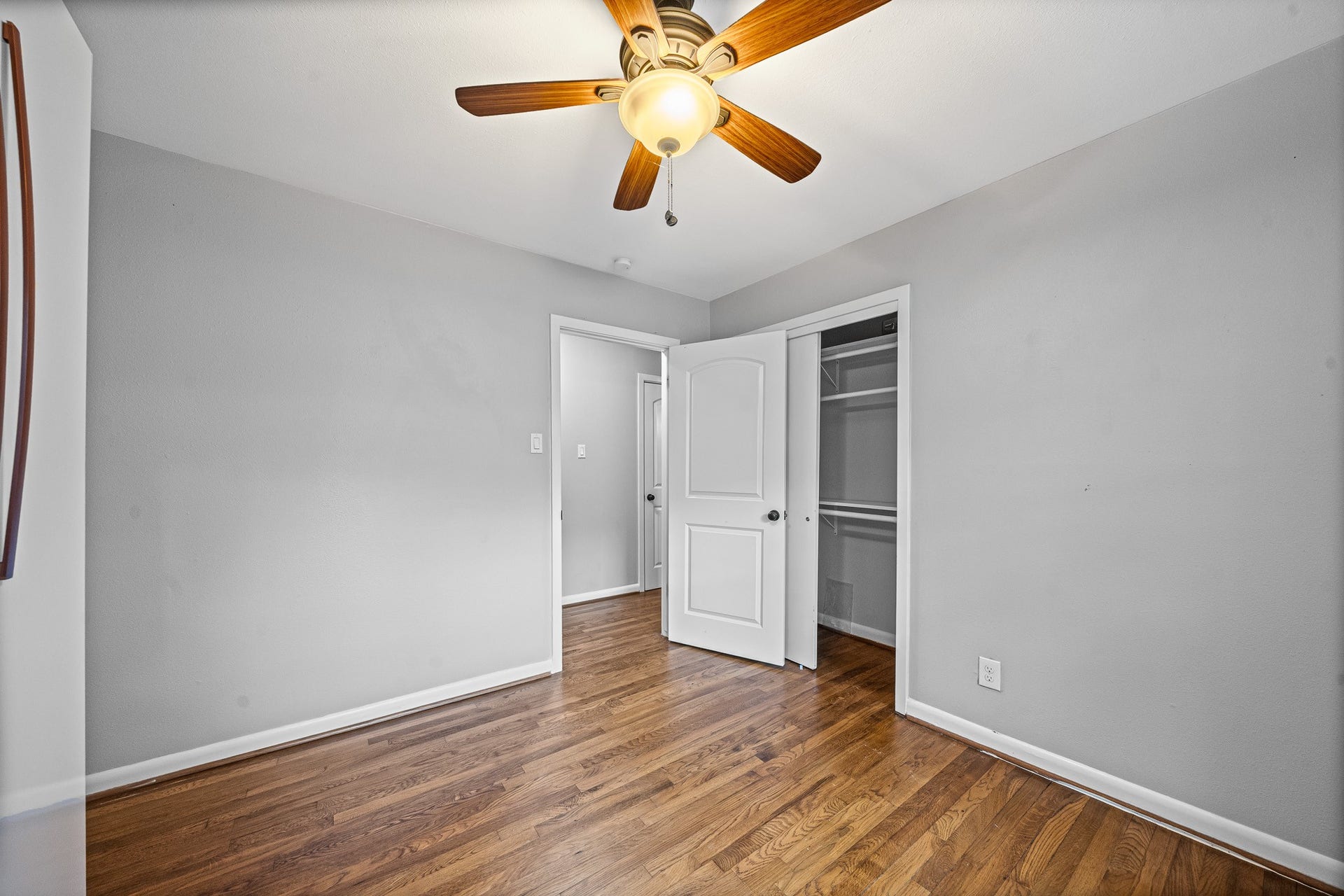 5606 Warm Springs Road, Houston, TX 77035 5606 Warm Springs Road, Houston, TX 77035