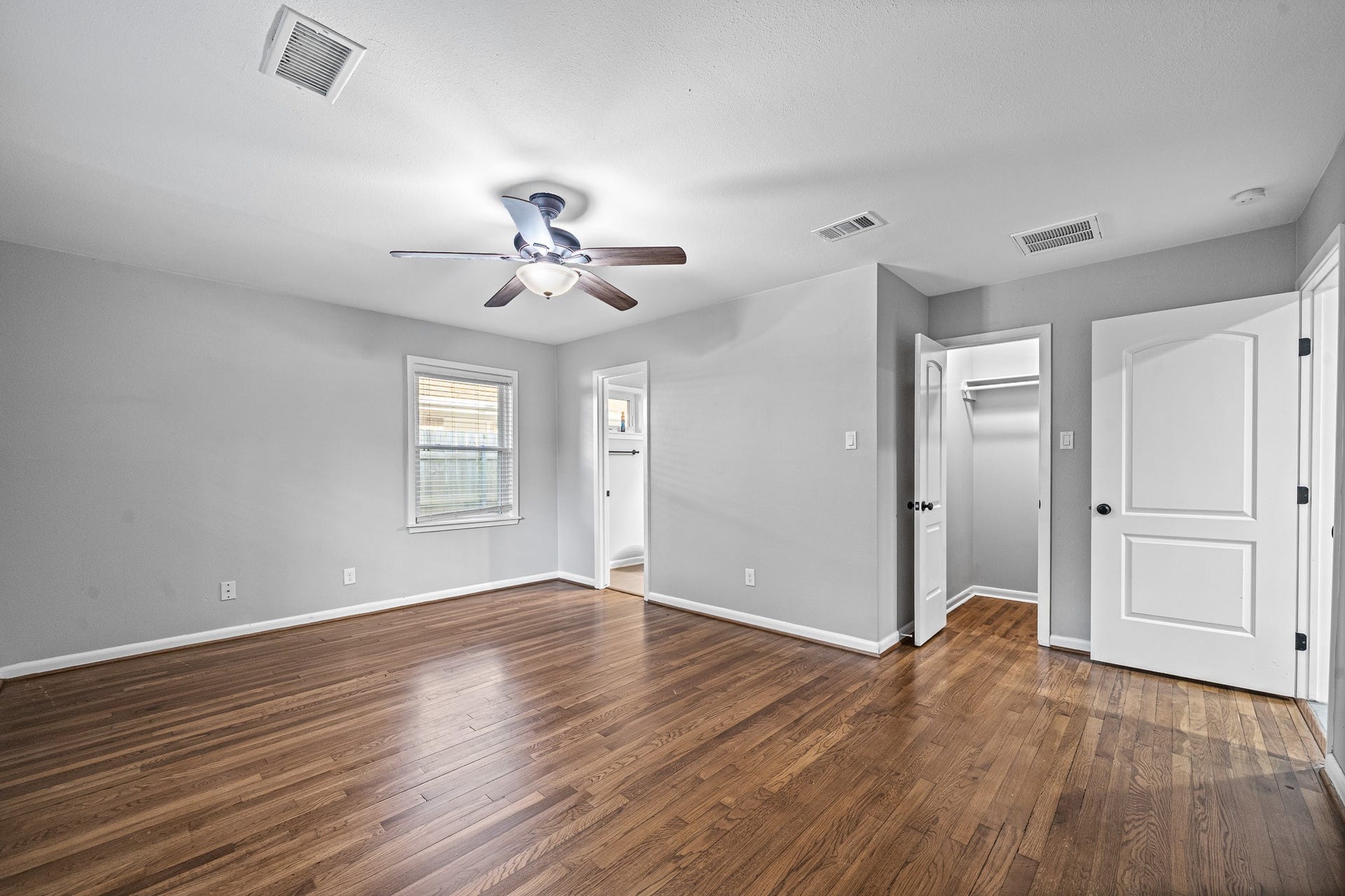 5606 Warm Springs Road, Houston, TX 77035 5606 Warm Springs Road, Houston, TX 77035