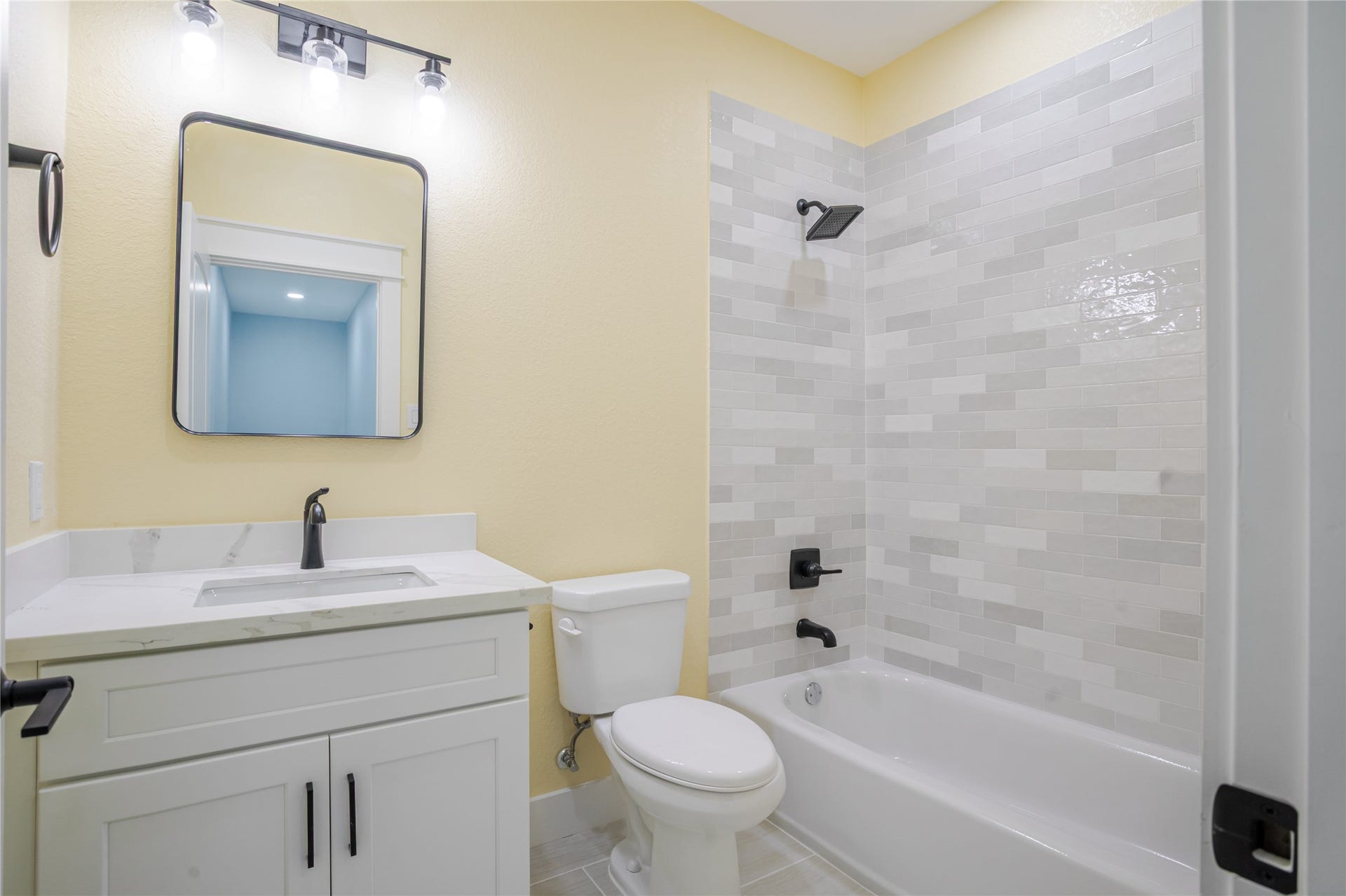 17518 Bristow Drive, Galveston, TX 77554 Gorgeous tiled bath and soft coastal color enhance the bath experience!